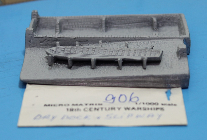 Trockdock und Helling mit Schiff Bausatz (2-teilig) Micro Matrix 906(?) in 1:1000